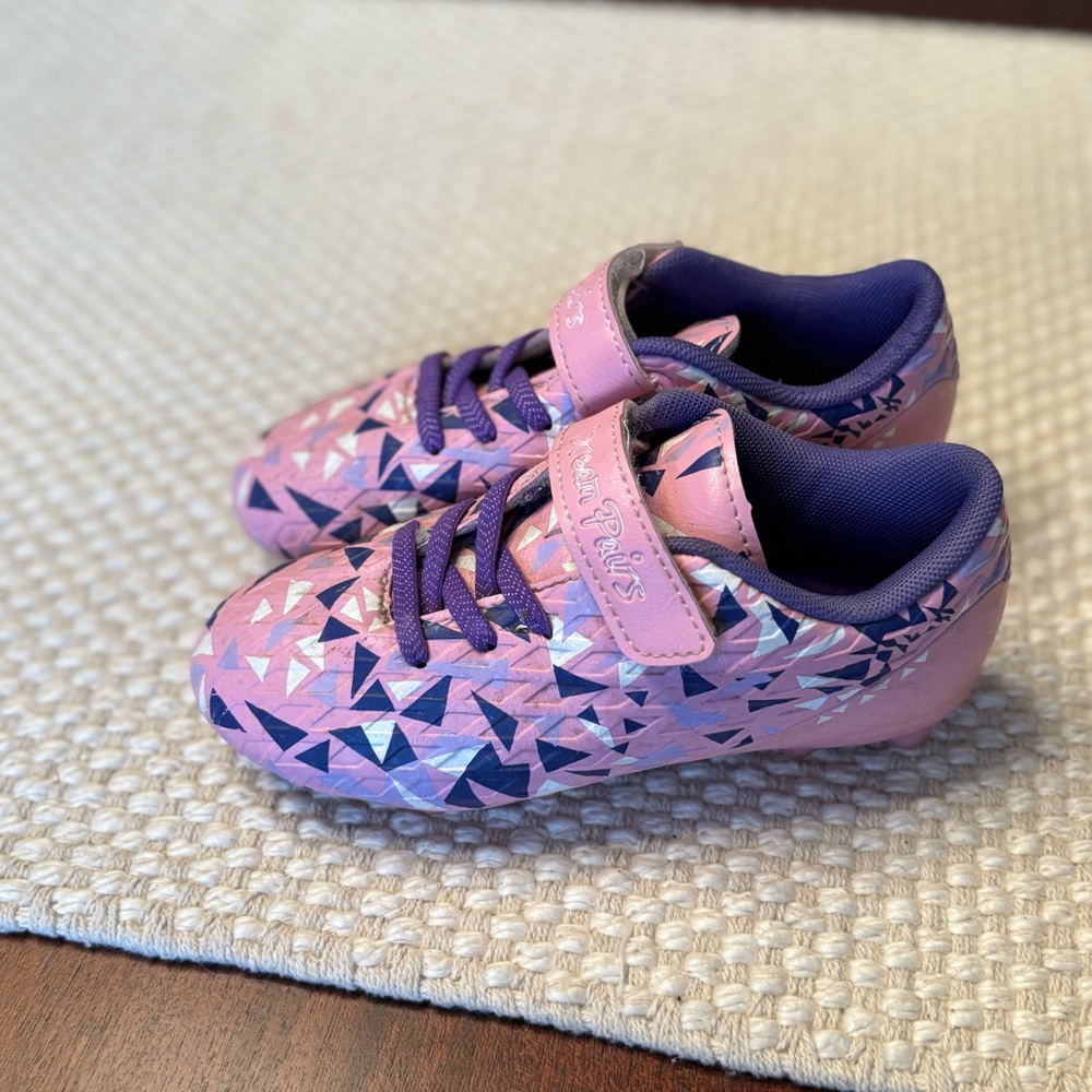 Sz 11 Dream Pairs Soccer Cleats